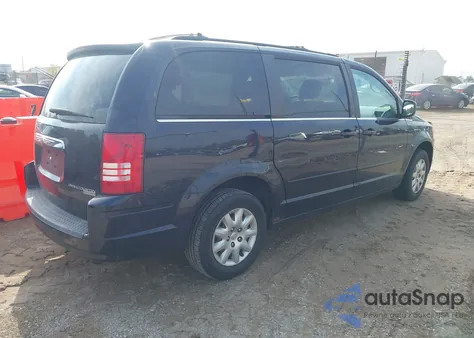 2010 Chrysler Town & Country Lx z USA, uszkodzony, nr VIN 2A4RR4DE6AR152649